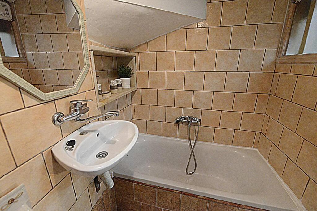 Cosy Little Modern-Rustic Apartment In Corfu Center. 외부 사진